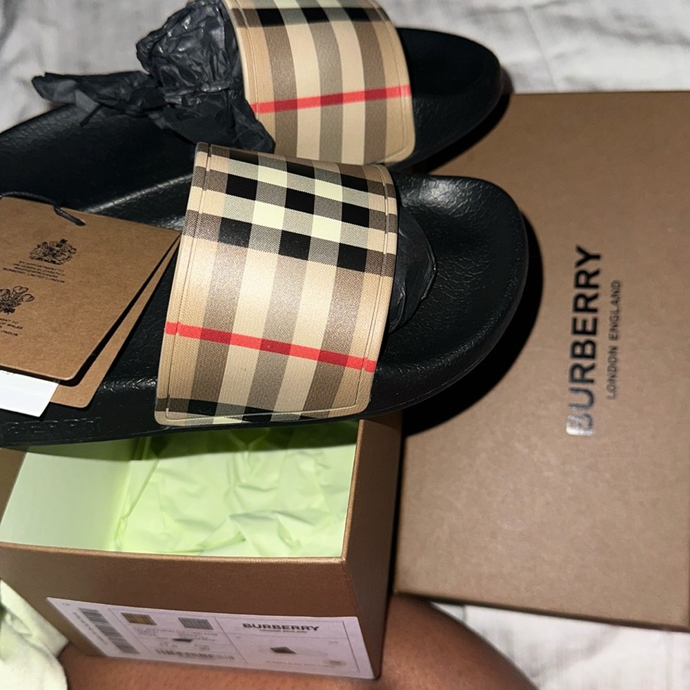 Kids burberry slides